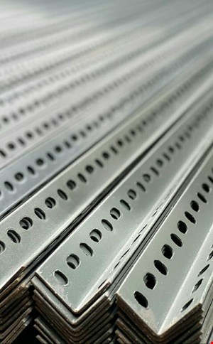 پایه نبشی پیچ و مهره ای 1متری