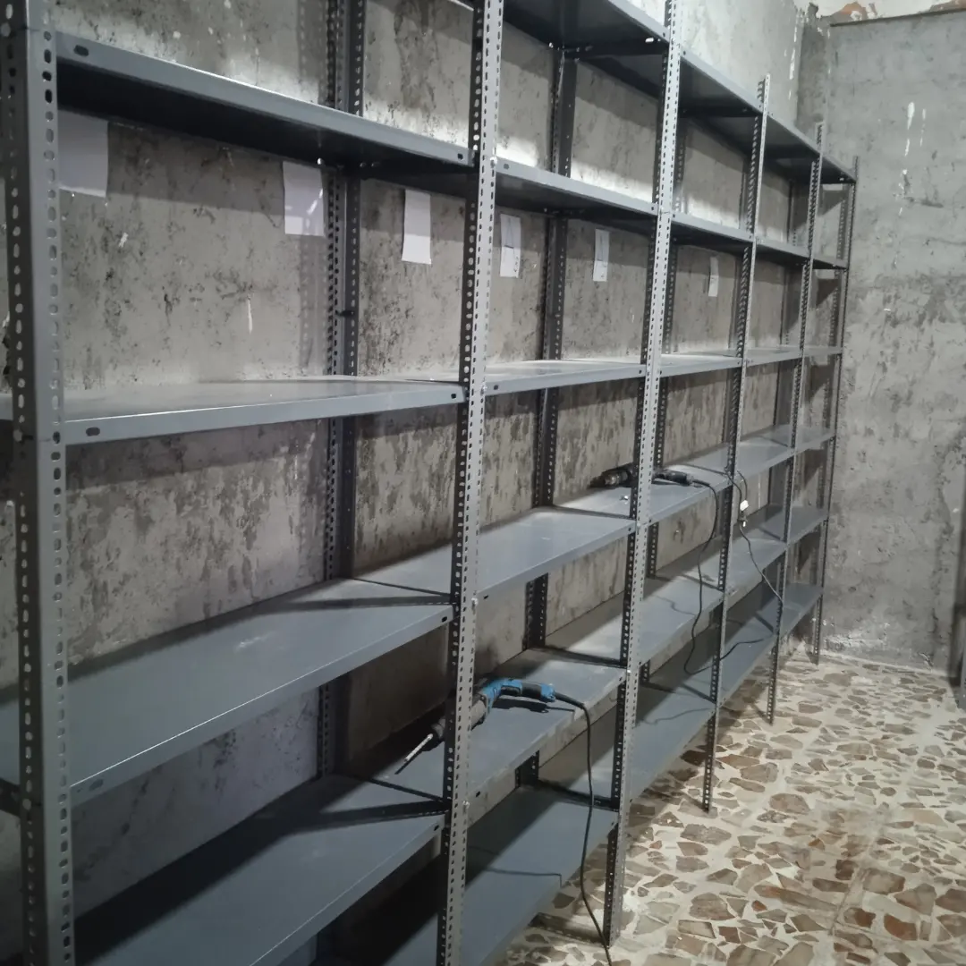 قفسه پیچ و مهره ای